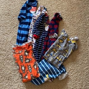Lot of Carter’s footed pajamas... size 4t